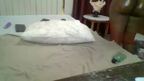 Snapshot of luscious_cuvy chatting on November 29, 2025, 7:00 am luscious online show from November 29, 2025, 7:00 am