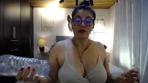 Snapshot of lust_mom chatting on March 10, 2025, 8:23 pm Angela 3 online show from March 10, 2025, 8:23 pm