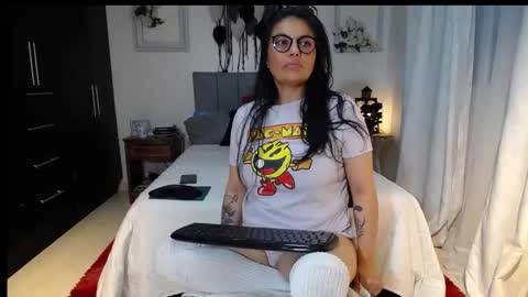 Snapshot of lust_mom chatting on January 5, 2026, 10:46 pm Angela 3 online show from January 5, 2026, 10:46 pm