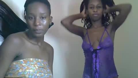Snapshot of lutino_lovebirds chatting on March 6, 2026, 9:50 am lutino_lovebirds online show from March 6, 2026, 9:50 am