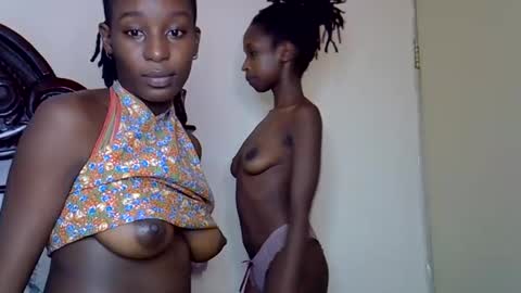 Snapshot of lutino_lovebirds chatting on March 14, 2026, 11:15 am lutino_lovebirds online show from March 14, 2026, 11:15 am