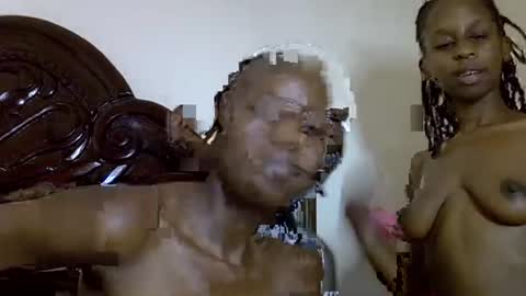 Snapshot of lutino_lovebirds chatting on April 5, 2026, 7:44 pm lutino_lovebirds online show from April 5, 2026, 7:44 pm