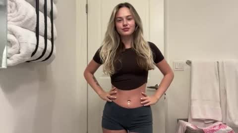 Aimee online show from November 25, 2025, 4:51 pm