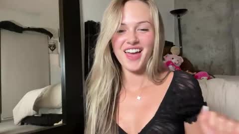 Snapshot of luvaimee chatting on March 18, 2026, 4:48 am Aimee online show from March 18, 2026, 4:48 am