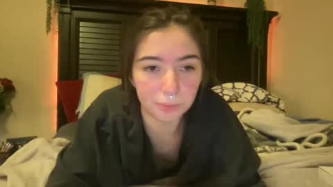 Snapshot of luvrxstarx chatting on November 30, 2025, 12:47 am luvrxstarx online show from November 30, 2025, 12:47 am