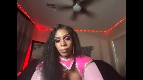 Snapshot of luvvlee chatting on November 1, 2025, 12:07 pm luvvlee online show from November 1, 2025, 12:07 pm