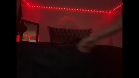 Snapshot of luvvlee chatting on November 6, 2025, 3:35 pm luvvlee online show from November 6, 2025, 3:35 pm