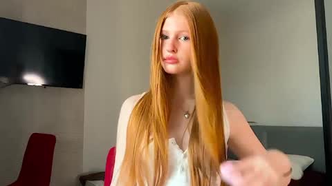 lux_angel online show from May 28, 2026, 12:19 am