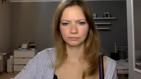 Snapshot of lux_millie chatting on February 10, 2026, 10:25 pm Millie online show from February 10, 2026, 10:25 pm