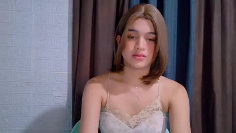 Snapshot of lux_white chatting on December 21, 2025, 3:02 am queen lux online show from December 21, 2025, 3:02 am