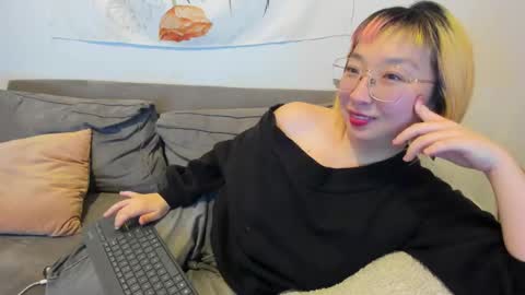 Snapshot of luxgray chatting on January 18, 2025, 6:13 am LuxGray online show from January 18, 2025, 6:13 am