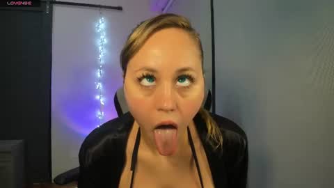 LUXIANA SEXY online show from June 12, 2026, 10:19 pm