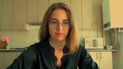 Katie online show from September 21, 2025, 7:43 am