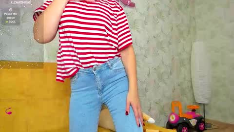 Lucie online show from November 17, 2025, 2:12 pm