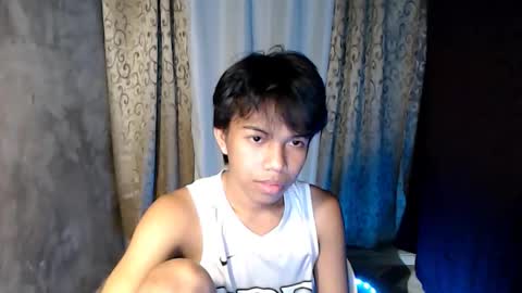 Snapshot of luxirfy_xx chatting on February 4, 2026, 12:33 pm luxirfy online show from February 4, 2026, 12:33 pm