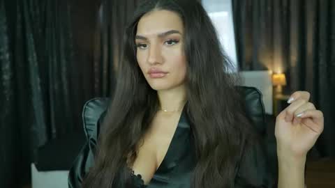 Snapshot of luxqueenstudio chatting on February 18, 2026, 7:37 am KarolinaAlpha online show from February 18, 2026, 7:37 am