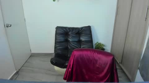Snapshot of luxrx chatting on May 8, 2026, 7:08 pm luxrx online show from May 8, 2026, 7:08 pm