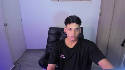 Snapshot of luxrx chatting on May 28, 2026, 8:17 pm luxrx online show from May 28, 2026, 8:17 pm