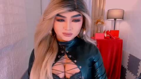Snapshot of luxsasha chatting on September 21, 2025, 12:34 am Sasha Blaire online show from September 21, 2025, 12:34 am