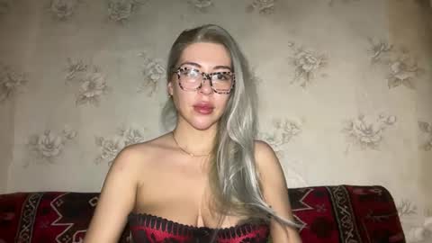 LuxSonyaStar online show from November 23, 2025, 1:22 pm