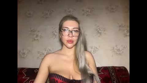 LuxSonyaStar online show from November 27, 2025, 8:55 pm