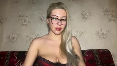 LuxSonyaStar online show from November 30, 2025, 8:46 pm