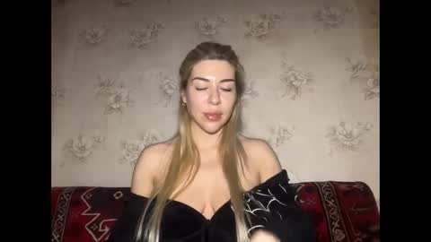 LuxSonyaStar online show from December 19, 2025, 2:02 pm