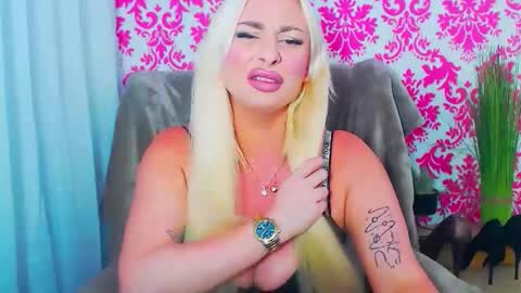 Luxuriaa online show from November 25, 2025, 8:31 pm