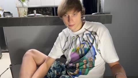 Snapshot of luxury_bob chatting on February 24, 2026, 2:48 pm luxury_bob online show from February 24, 2026, 2:48 pm