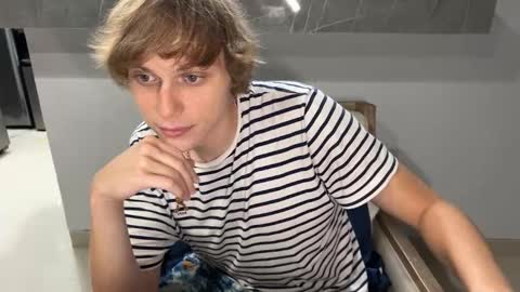 Snapshot of luxury_bob chatting on February 28, 2026, 4:19 pm luxury_bob online show from February 28, 2026, 4:19 pm