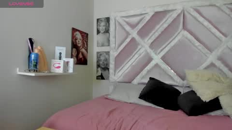 Snapshot of luxx_11 chatting on February 24, 2026, 1:53 pm Lux online show from February 24, 2026, 1:53 pm