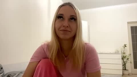 Mia online show from October 11, 2025, 4:27 pm