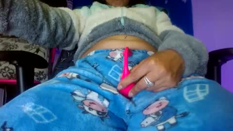 Snapshot of luzzy_cam chatting on December 21, 2025, 9:33 pm luzzy I hope your visit and that we manage to get very hot online show from December 21, 2025, 9:33 pm