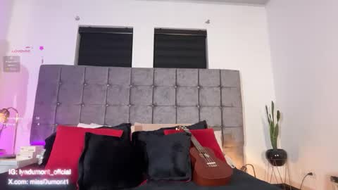 Snapshot of lyadumont chatting on October 29, 2025, 5:20 am LYA online show from October 29, 2025, 5:20 am