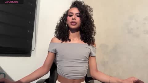 Snapshot of lyadumont chatting on November 16, 2025, 10:59 pm LYA online show from November 16, 2025, 10:59 pm