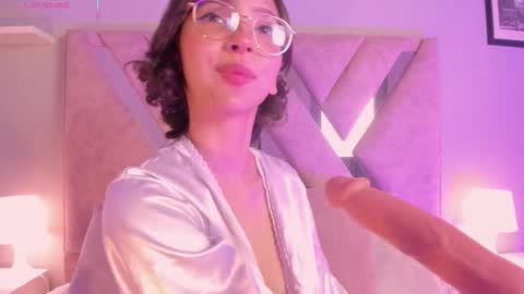 Lya Lee online show from December 19, 2025, 8:49 pm