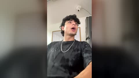 Lyan online show from December 21, 2025, 2:02 pm