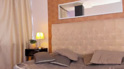 Lyan online show from December 17, 2025, 6:58 pm