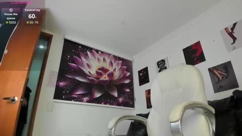  Lycoris  online show from November 10, 2025, 9:03 pm