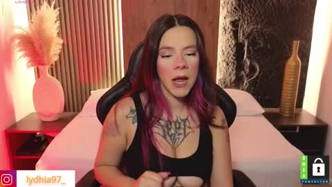 Snapshot of lydhia97 chatting on January 18, 2025, 2:36 am Jhuliet online show from January 18, 2025, 2:36 am