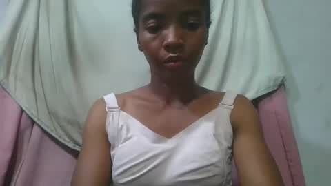 lydie856696 online show from May 6, 2026, 6:46 pm