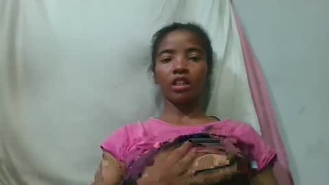lydie856696 online show from May 28, 2026, 2:47 pm
