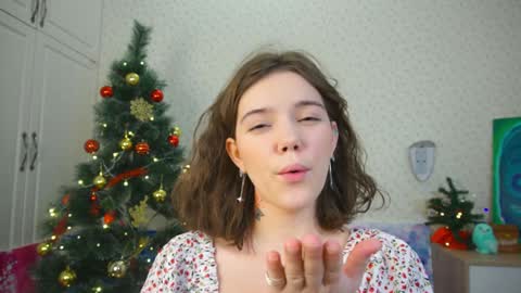 Snapshot of lyle_art chatting on December 12, 2024, 3:21 am hi im Lyle online show from December 12, 2024, 3:21 am