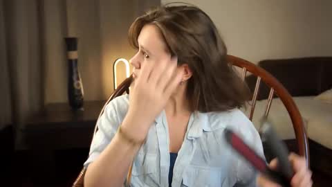 Snapshot of lyle_art chatting on March 10, 2025, 4:28 am hi im Lyle online show from March 10, 2025, 4:28 am