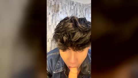 Snapshot of lylebennett_ chatting on January 12, 2026, 2:33 pm Lyle Bennett Freelance Model online show from January 12, 2026, 2:33 pm