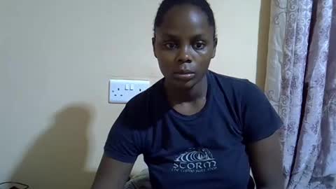 lyn_anna online show from October 27, 2025, 5:11 am