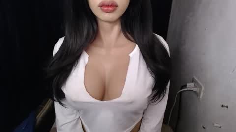 Snapshot of lyn_horny chatting on March 12, 2026, 2:01 pm Lyn online show from March 12, 2026, 2:01 pm