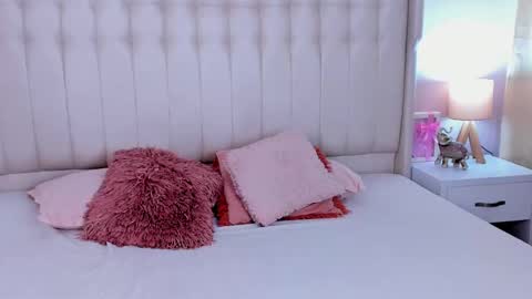 Lyn online show from September 22, 2025, 11:45 am