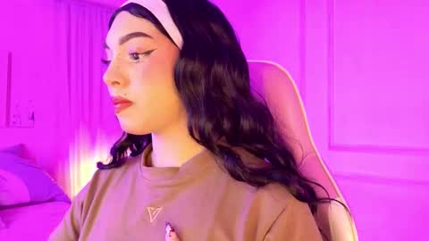 Lyna love online show from December 16, 2025, 12:43 pm