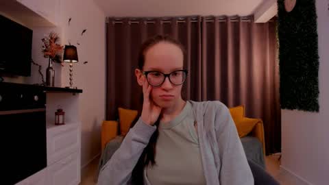 Sara online show from March 2, 2025, 10:16 pm